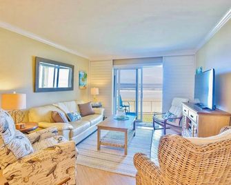 Sea Coast Gardens II 105 - New Smyrna Beach - Wohnzimmer