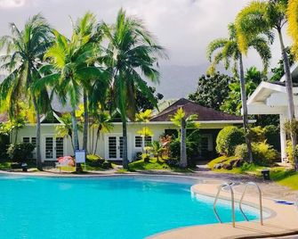Chateau Bleu Resort - Los Baños (Laguna) - Pool