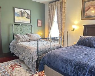 1867 Gothic Vandeventer Home - St Joseph - Bedroom