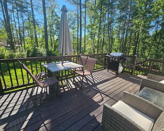 Woodsy cottage next to Lake James - Morganton - Balcone