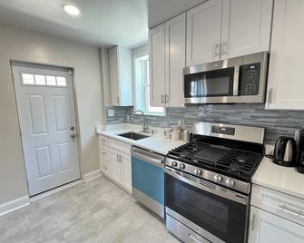 Spacious Cozy Entire House in DC - Washington, D.C. - Kitchen