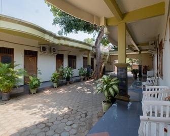 RedDoorz Syariah @ Jalan Sunan Giri Tuban - Tuban - Patio