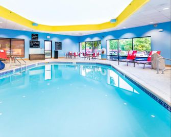 Hampton Inn by Hilton St. Charles St. Peters - St. Charles - Bazén