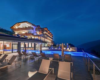 Panorama Hotel Huberhof - Maranza - Pool