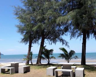 The Chala Resort - Bang Saphan - Beach