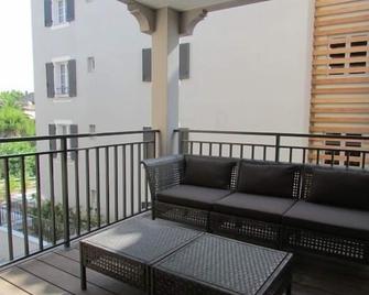 New development Place des Lices with underground parking - Saint-Tropez - Balcony