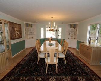 A Second Wind! With Sliding board/diving board!! - Huddleston - Dining room