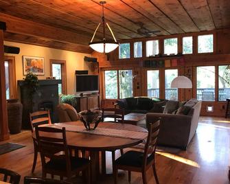 Historic Truckee River House - Truckee - Dining room