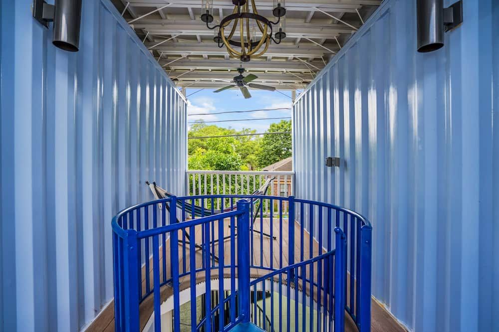 East Downtown Micro-luxe Container Living Pod #9 - יוסטון - מרפסת