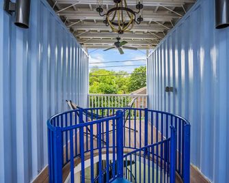 East Downtown Micro-luxe Container Living Pod #9 - Houston - Balkon