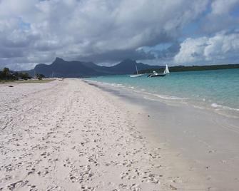 Family home for 2-6 people sea calm. - Mahébourg - Beach