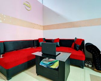 Collection O 93344 Gateway Pasteur Apartement By Maestro - Bandung - Front desk