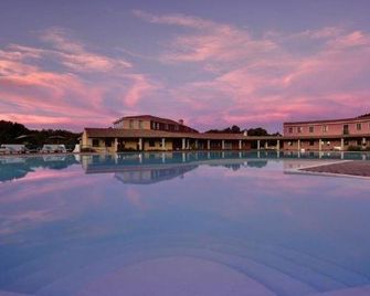 Hotel Orlando Sardegna - Villagrande Strisaili - Piscina