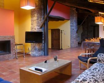 Nice and quiet house near Barcelona, pool and private barbecue. - Avinyó - Sala de estar