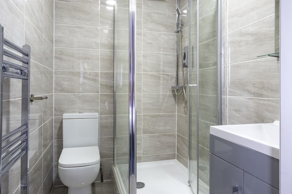 Wellesley Hotel - Ilford - Bathroom