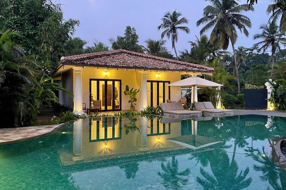 Younger Villas & Resorts - Claire Villa - Ахангама - Басейн