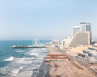 CozySuites at Showboat - Atlantic City - Living room