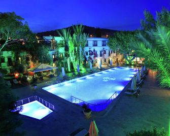 DoubleTree by Hilton Bodrum Marina Vista - בודרום - בריכה