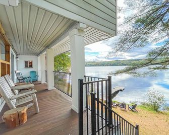 Perfect Maine Getaway - Waterfront w Sauna and Kayaks - Waterford - Balcón