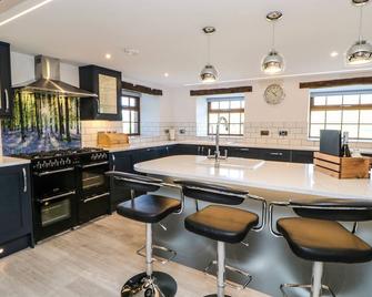 Birkett Barn, Family Friendly, With Hot Tub In Kirkby Stephen - Hawes - Kitchen