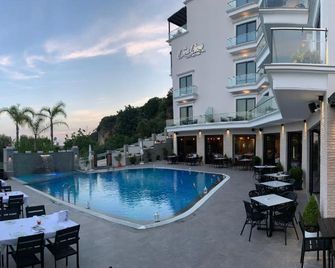 Sea View Hotel - Himare - Basen