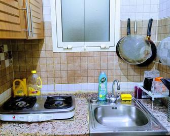 Full Apartment in Central Al Ain (All Amenities) - Al Ain - Kitchen