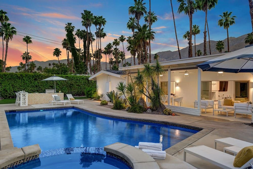 Ultra-Chic Luxe Mid-Century Estate- Resort Like Pool, Spa, Firepit, Outdoor Kitchen 3bed/3bath - פאלם ספירנגס - בריכה