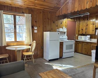 Whispering Pines Resort-Cabin #1(Highway Front) - Pinetop-Lakeside - Kitchen