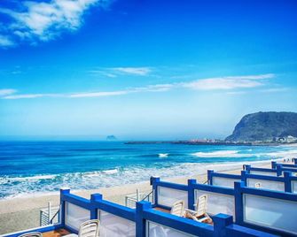 White House Hot Spring Beach Resort - וואנלי - חוף