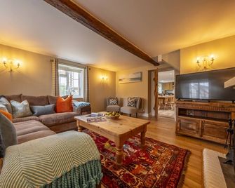 York Cottage, Thornham, Norfolk - Thornham - Living room