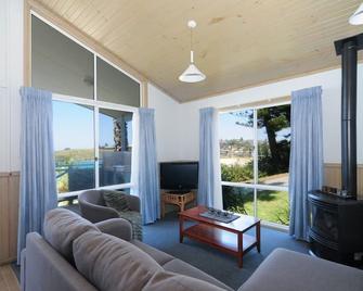 Surf Beach Holiday Park - Kiama - Living room