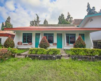 OYO 2322 Dien Karona Hotel - Berastagi - Gebäude