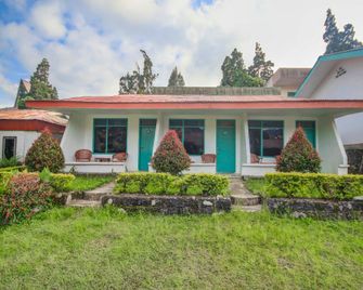 OYO 2322 Dien Karona Hotel - Berastagi - Gebäude