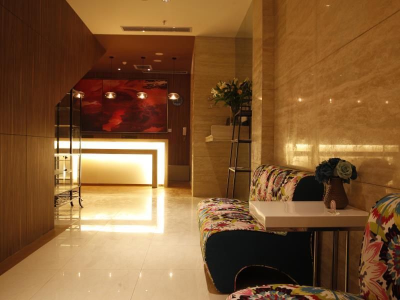 Century Star Urumqi Changjiang Road Hotel - Ürümqi - Lobby