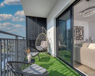 Waters Edge Yas Island by Ferrari World - 阿布達比 - 陽台