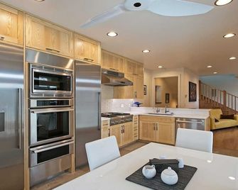 Luxury Downtown Holistic Green Home with Garage. - Salt Lake City - Kitchen