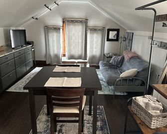 Hip & Historic Loft - Charleston - Salon