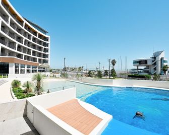 Kobe Suma Seaworld Hotel - Kobe - Pool