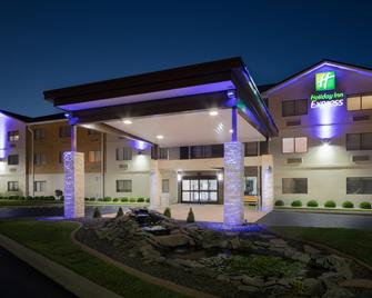 Holiday Inn Express Louisville Northeast - Louisville - Building