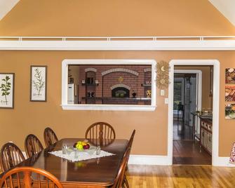 Fox Point Inn - Parrsboro - Dining room