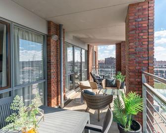 Bizstay Harbour Scheveningen Apartments - The Hague - Balcony