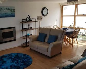 Ynys Lawd, Holyhead Marina - Holyhead - Huiskamer