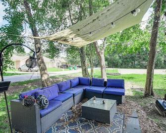 Peaceful Biloxi Getaway - 7 Mi to Beach and Downtown - Biloxi - Patio