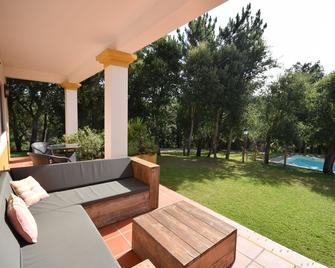 Luxurious Villa in Caldas da Rainha with Swimming Pool - Salir de Matos - Patio