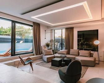 Casa Domina with sauna and whirlpool only 200 meters from the beach - Srima - Living room