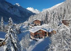 Chalet WaldHäusl luxuriöse Ferienwohnungen mit Sauna & Whirlpool, Kamin, Balkon oder Terrasse mit Bergblick - Heiligenblut - Toà nhà