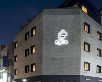 Upflo Hostel - Seoul - Building