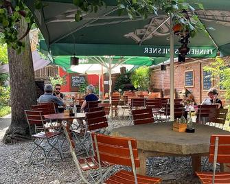 Homeplanet Hostel - Leipzig - Patio