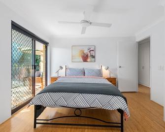 Spacious & Comfy 2 Bed \/2 Bath \/1 Car Apartment in Auchenflower - Brisbane - Sypialnia