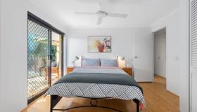 Spacious & Comfy 2 Bed /2 Bath /1 Car Apartment In Auchenflower - Brisbane - Bedroom